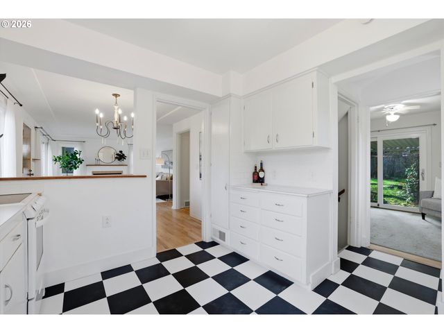 5726 Sw FLORIDA St, Portland, OR 97219