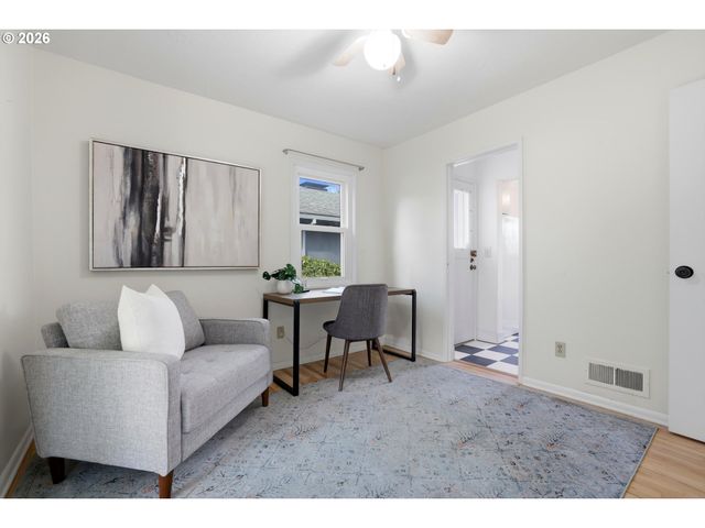 5726 Sw FLORIDA St, Portland, OR 97219