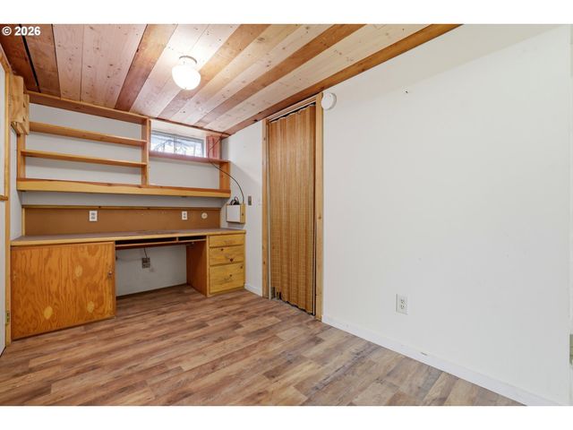 5726 Sw FLORIDA St, Portland, OR 97219