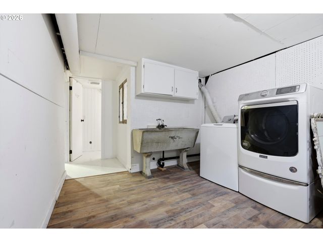 5726 Sw FLORIDA St, Portland, OR 97219