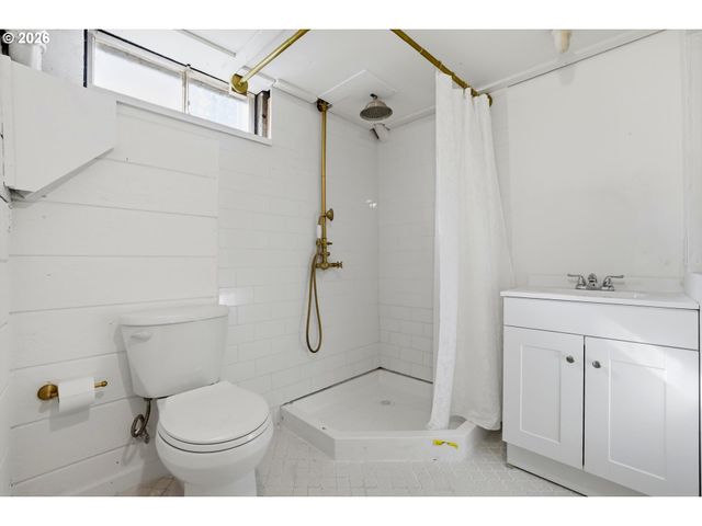 5726 Sw FLORIDA St, Portland, OR 97219