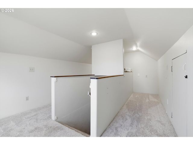 5726 Sw FLORIDA St, Portland, OR 97219