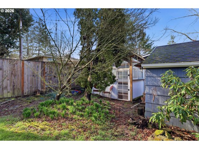5726 Sw FLORIDA St, Portland, OR 97219