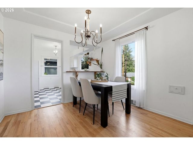 5726 Sw FLORIDA St, Portland, OR 97219