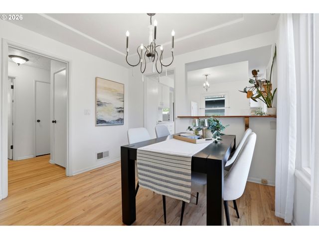 5726 Sw FLORIDA St, Portland, OR 97219