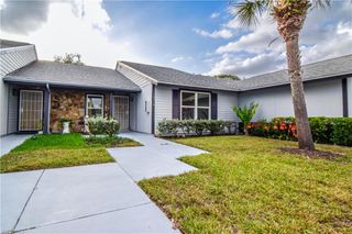 10514 Newbury CT, Lehigh Acres, FL 33936