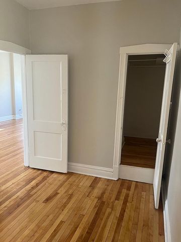 4147 N Marmora Avenue, Chicago, IL 60634