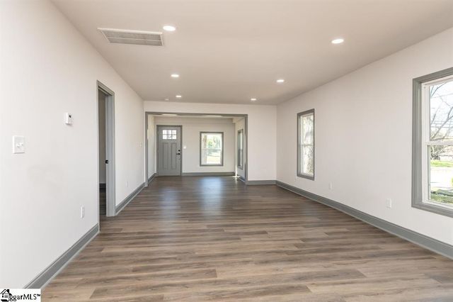 1208 W Main Street, Laurens, SC 29360