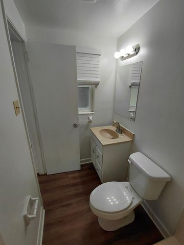 2412 Almond Drive, Tallahassee, FL 32303