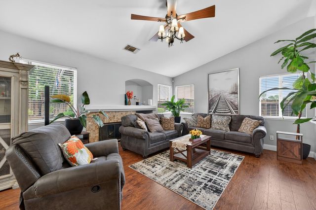 145 Montana Ct, Yuba City, CA 95991