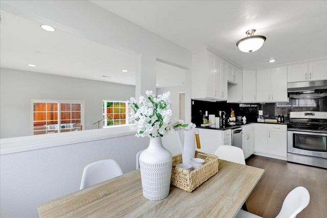 824 Acacia Avenue, Sunnyvale, CA 94086