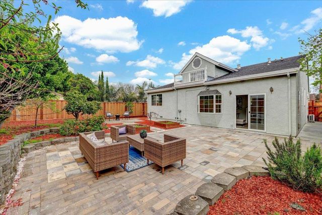 824 Acacia Avenue, Sunnyvale, CA 94086