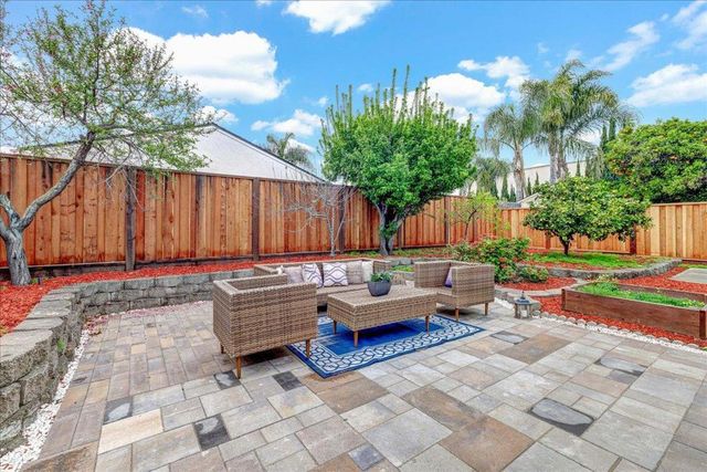 824 Acacia Avenue, Sunnyvale, CA 94086