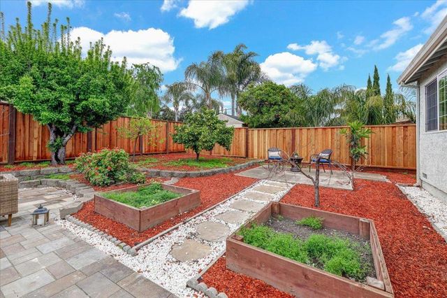 824 Acacia Avenue, Sunnyvale, CA 94086