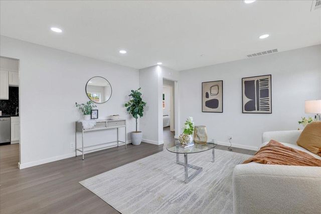 824 Acacia Avenue, Sunnyvale, CA 94086