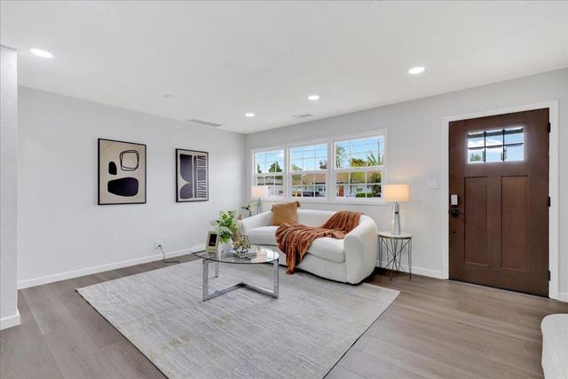 824 Acacia Avenue, Sunnyvale, CA 94086