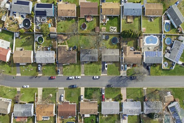 11 Dartmouth Road, Parlin, NJ 08859