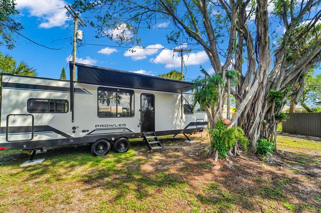 3631 NW 4th Street 2, Lauderhill, FL 33311