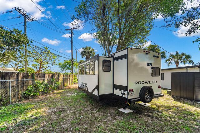 3631 NW 4th Street 2, Lauderhill, FL 33311