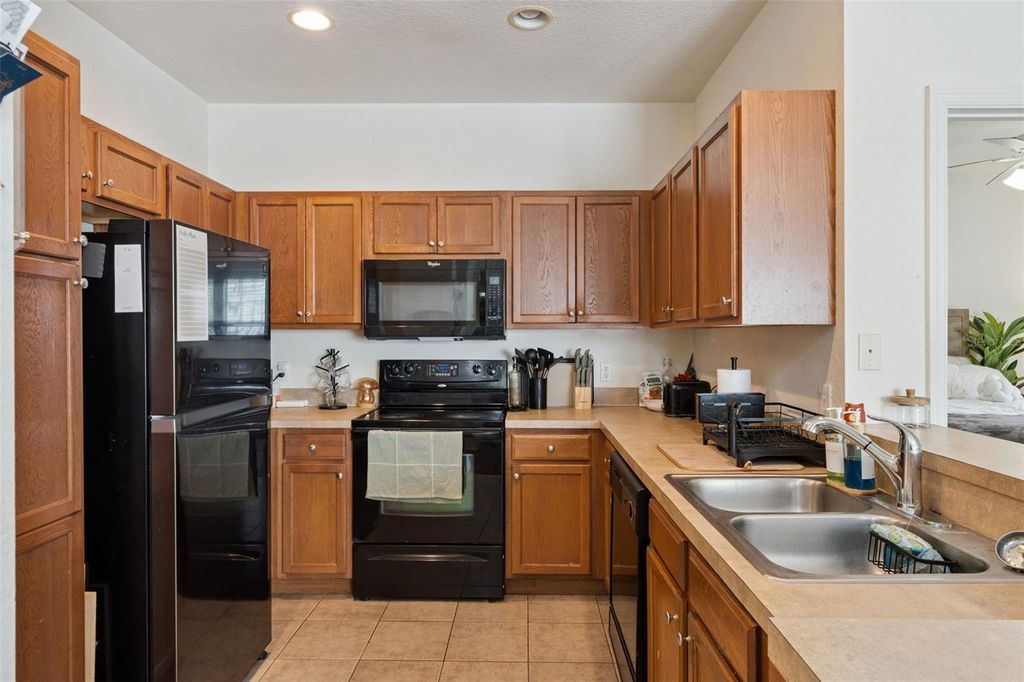 Image 11 of property listing at 2604 GRAND CENTRAL PARKWAY 12, Orlando, FL 32839