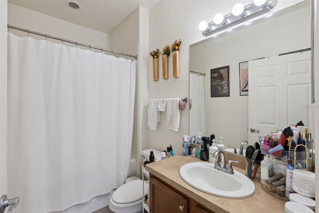 Image 20 of property listing at 2604 GRAND CENTRAL PARKWAY 12, Orlando, FL 32839