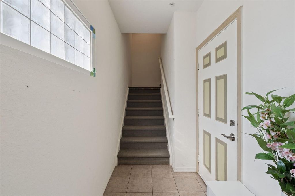 Image 5 of property listing at 2604 GRAND CENTRAL PARKWAY 12, Orlando, FL 32839