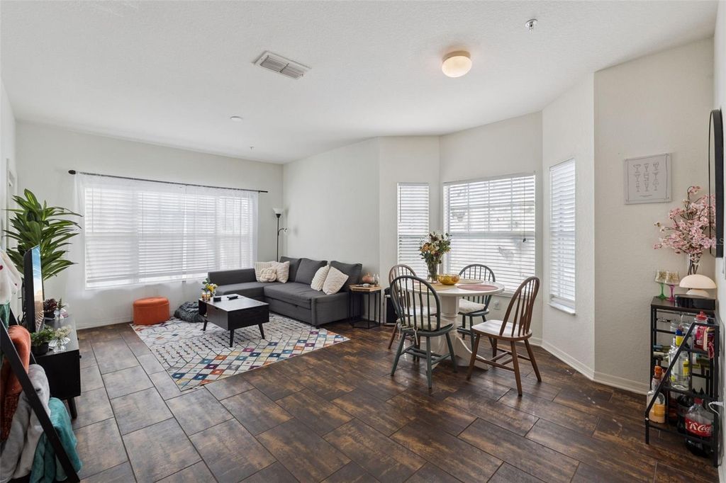 Image 6 of property listing at 2604 GRAND CENTRAL PARKWAY 12, Orlando, FL 32839