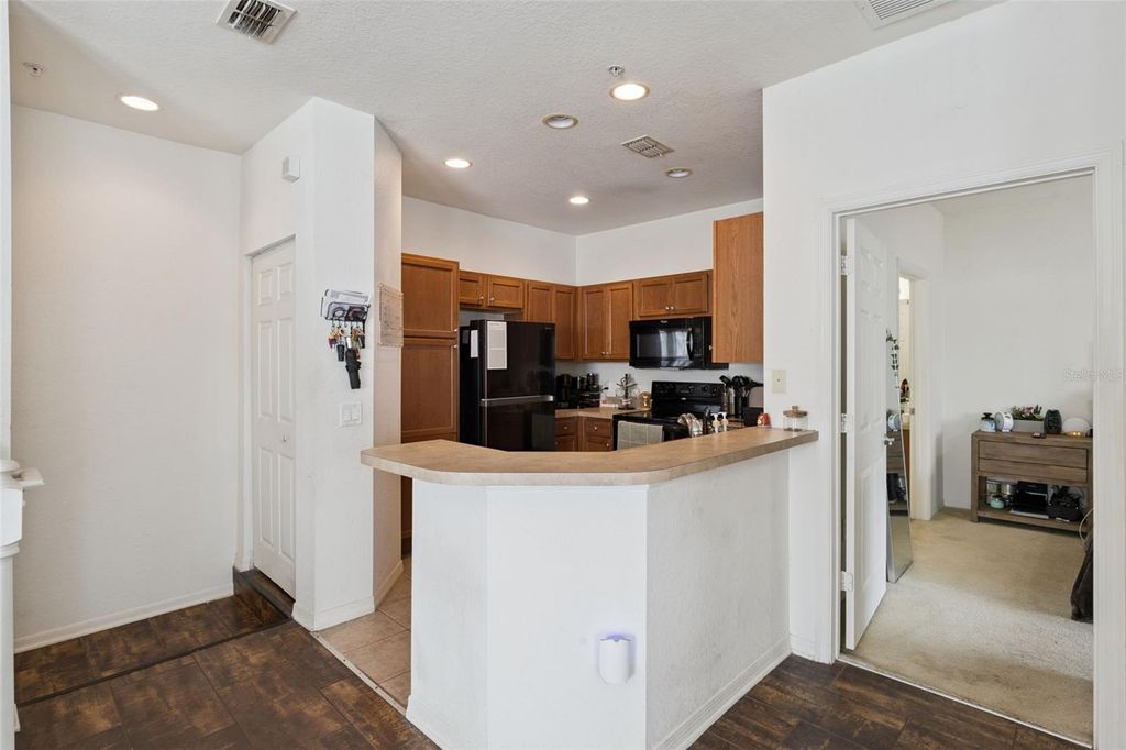 Image 10 of property listing at 2604 GRAND CENTRAL PARKWAY 12, Orlando, FL 32839