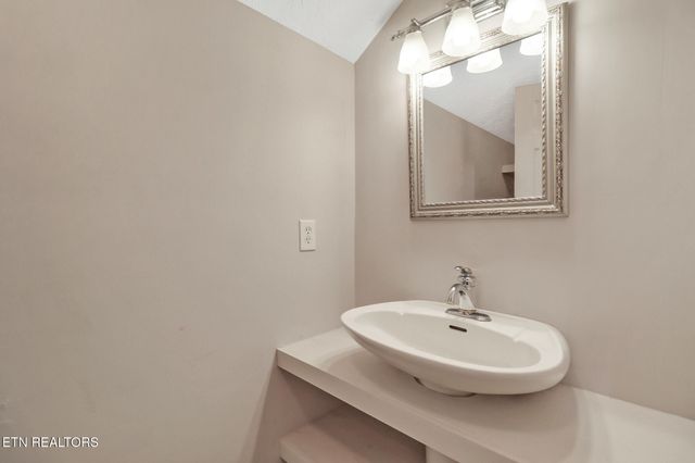 9521 Cherokee Trail, Crossville, TN 38572