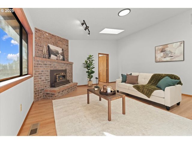 1510 Se ELLIOTT Ave, Gresham, OR 97080