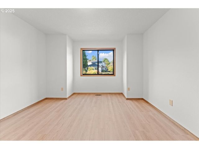 1510 Se ELLIOTT Ave, Gresham, OR 97080