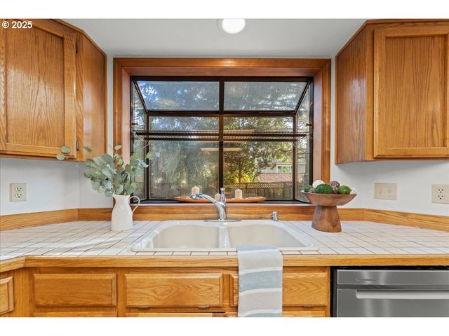 1510 Se ELLIOTT Ave, Gresham, OR 97080