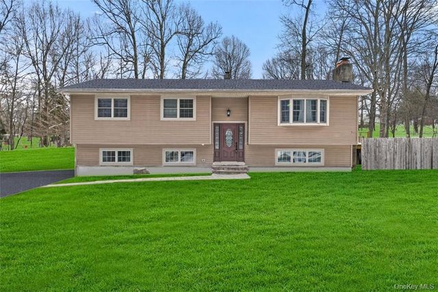 7 Lakeview Drive, Chester, NY 10918