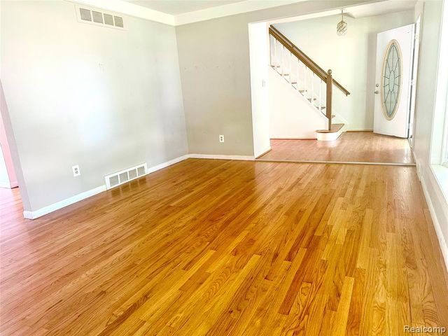 32307 Cambridge Drive, Warren, MI 48093