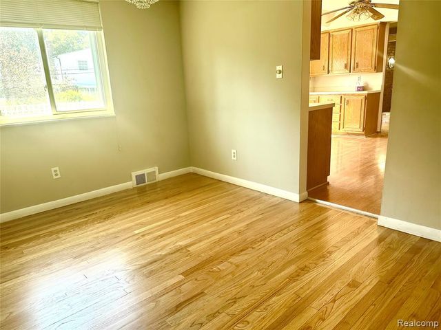 32307 Cambridge Drive, Warren, MI 48093