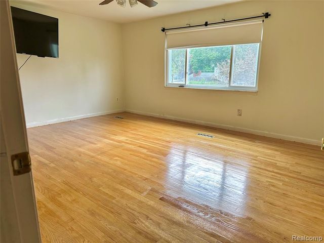 32307 Cambridge Drive, Warren, MI 48093