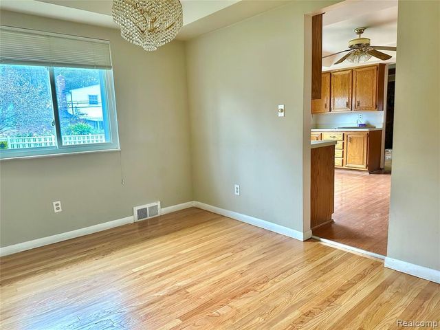 32307 Cambridge Drive, Warren, MI 48093