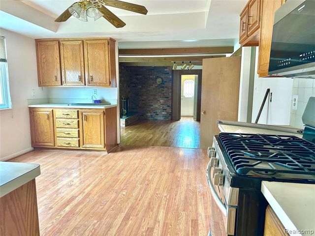 32307 Cambridge Drive, Warren, MI 48093