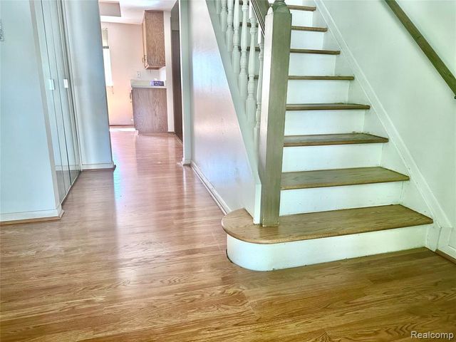 32307 Cambridge Drive, Warren, MI 48093