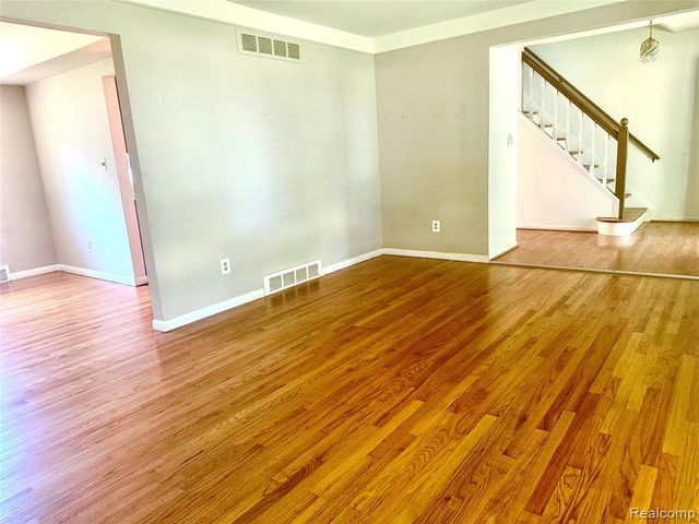 32307 Cambridge Drive, Warren, MI 48093