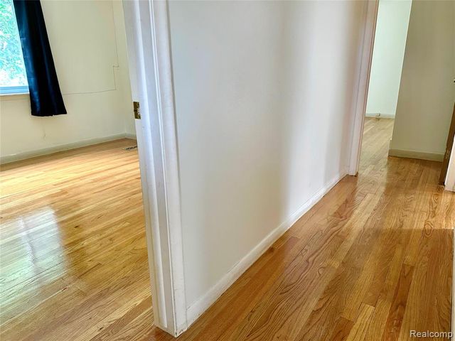 32307 Cambridge Drive, Warren, MI 48093