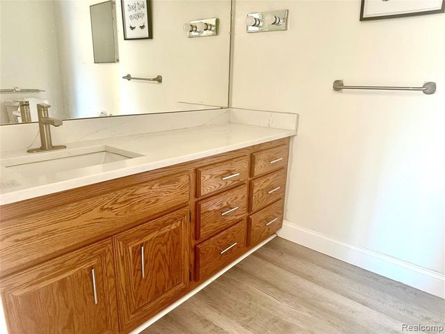 32307 Cambridge Drive, Warren, MI 48093