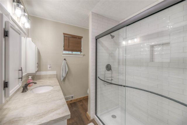 517 Lakeview Harbor, Onalaska, TX 77360