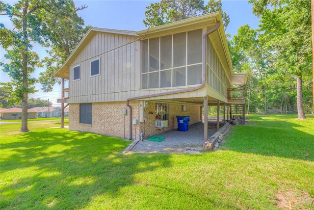 517 Lakeview Harbor, Onalaska, TX 77360