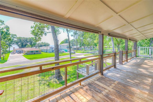 517 Lakeview Harbor, Onalaska, TX 77360