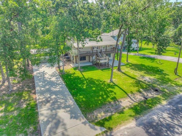 517 Lakeview Harbor, Onalaska, TX 77360