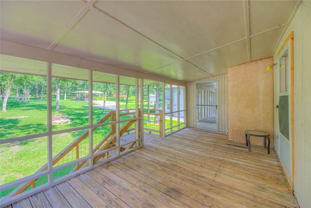 517 Lakeview Harbor, Onalaska, TX 77360