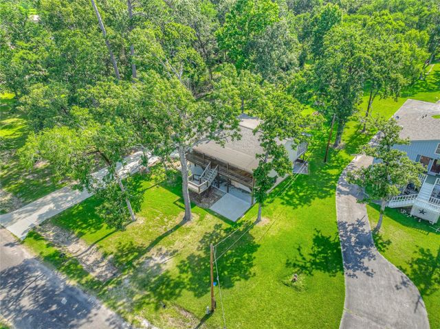 517 Lakeview Harbor, Onalaska, TX 77360