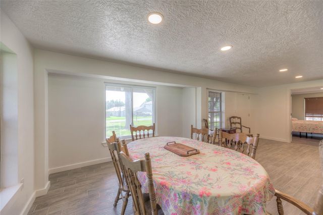 517 Lakeview Harbor, Onalaska, TX 77360