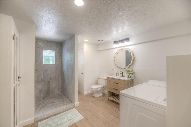 517 Lakeview Harbor, Onalaska, TX 77360